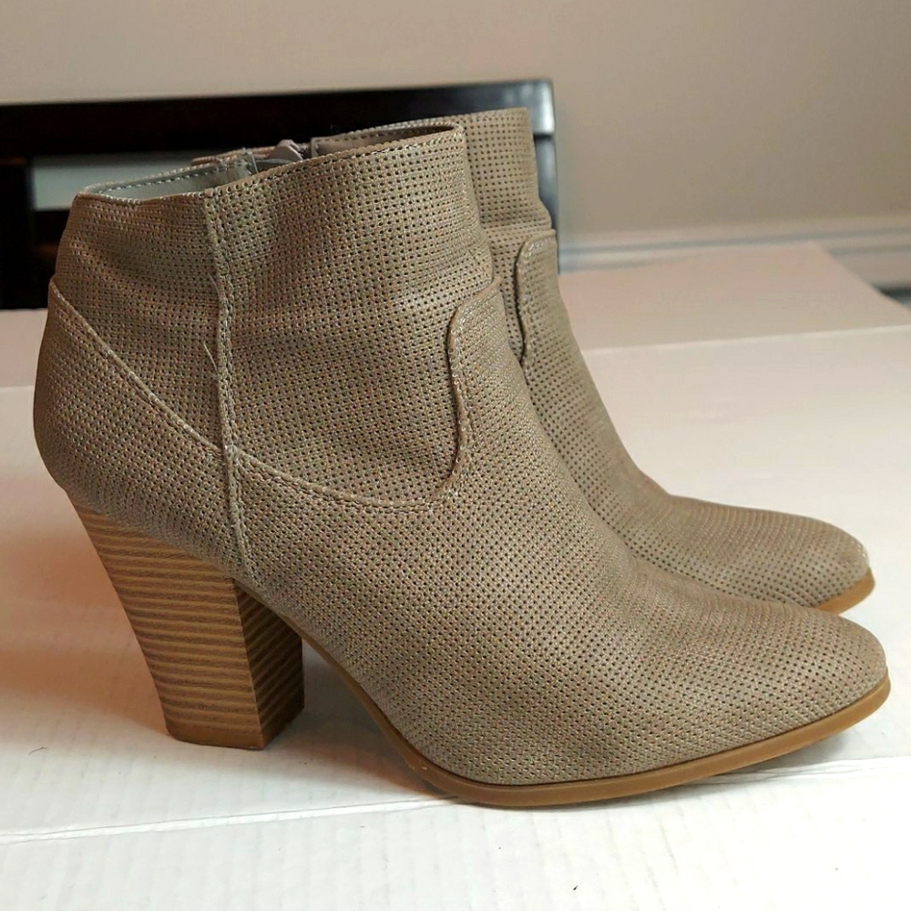 Nine West Violeta Perforated Chunky Heel Booties 8
